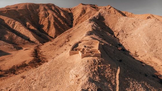 Trek back in time on Jebel Buhais & discover hidden pathways and stories of the past!