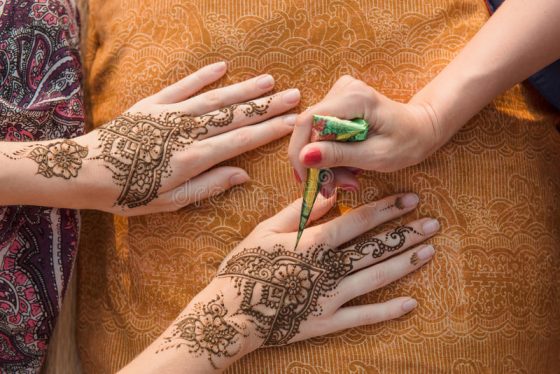 Here Are 10 UAE-Based Henna Artists You Can Book With for Eid